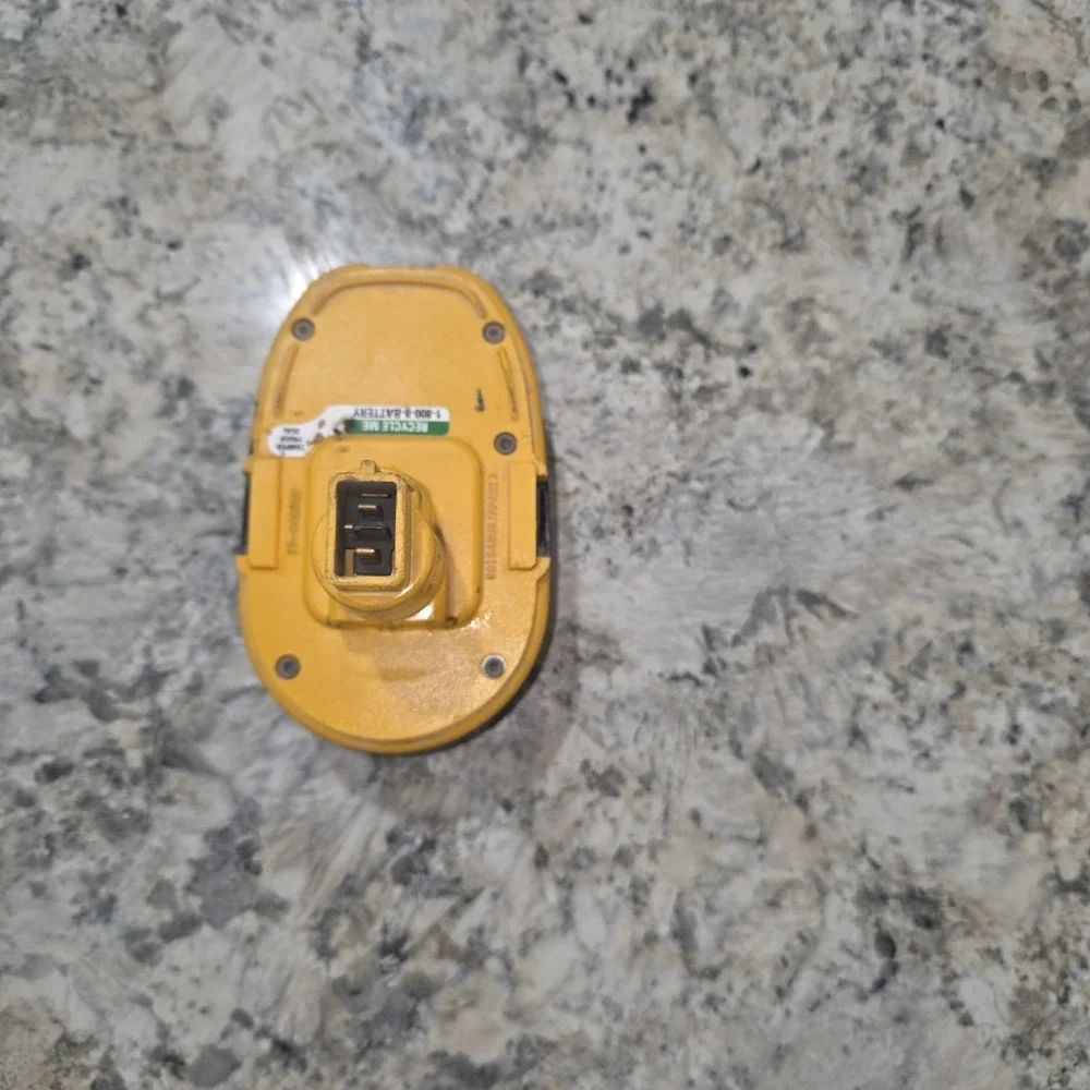 DeWalt DC9096 18V NiCd Battery - UNTESTED - For Parts or Repair